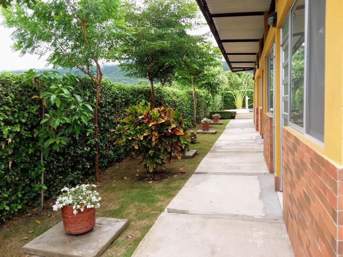 C&H campestre el oasis Bed and Breakfast Ricaurte Exterior foto