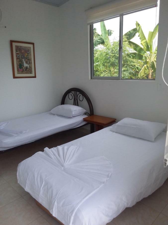 C&H campestre el oasis Bed and Breakfast Ricaurte Exterior foto